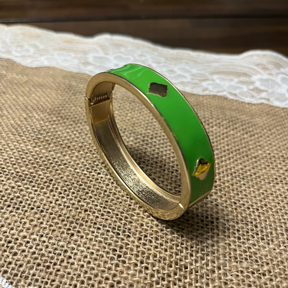 Elegant Green and Gold Women's Bracelet